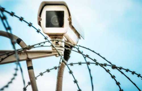 Porteiros são demitidos para reduzir gastos em condomínios